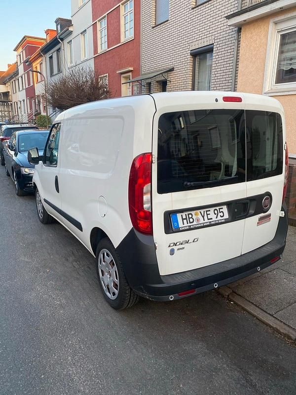 Gebraucht Fiat Doblò 95 PS (69 kW) 2017 Weiß Van / Kleinbus
