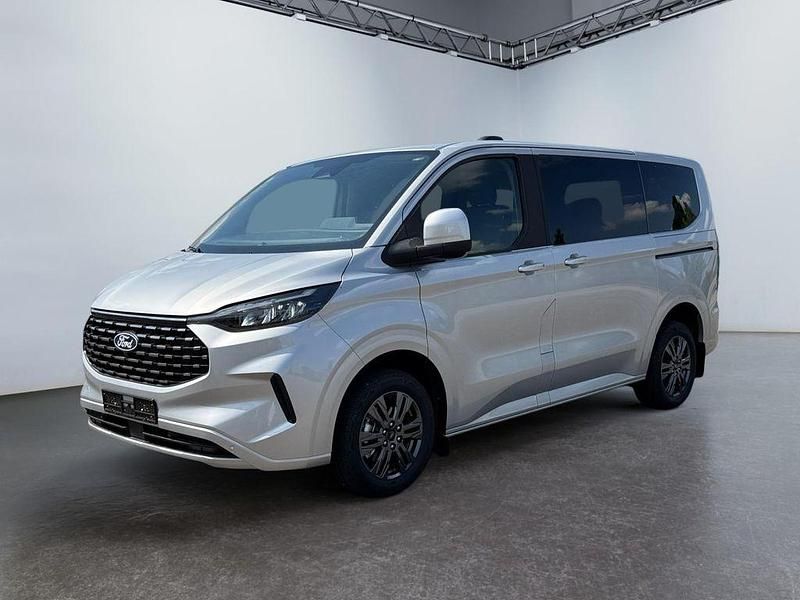 Neu Ford Tourneo Titanium 150 PS (110 kW) 2025 Silber Van / Kleinbus