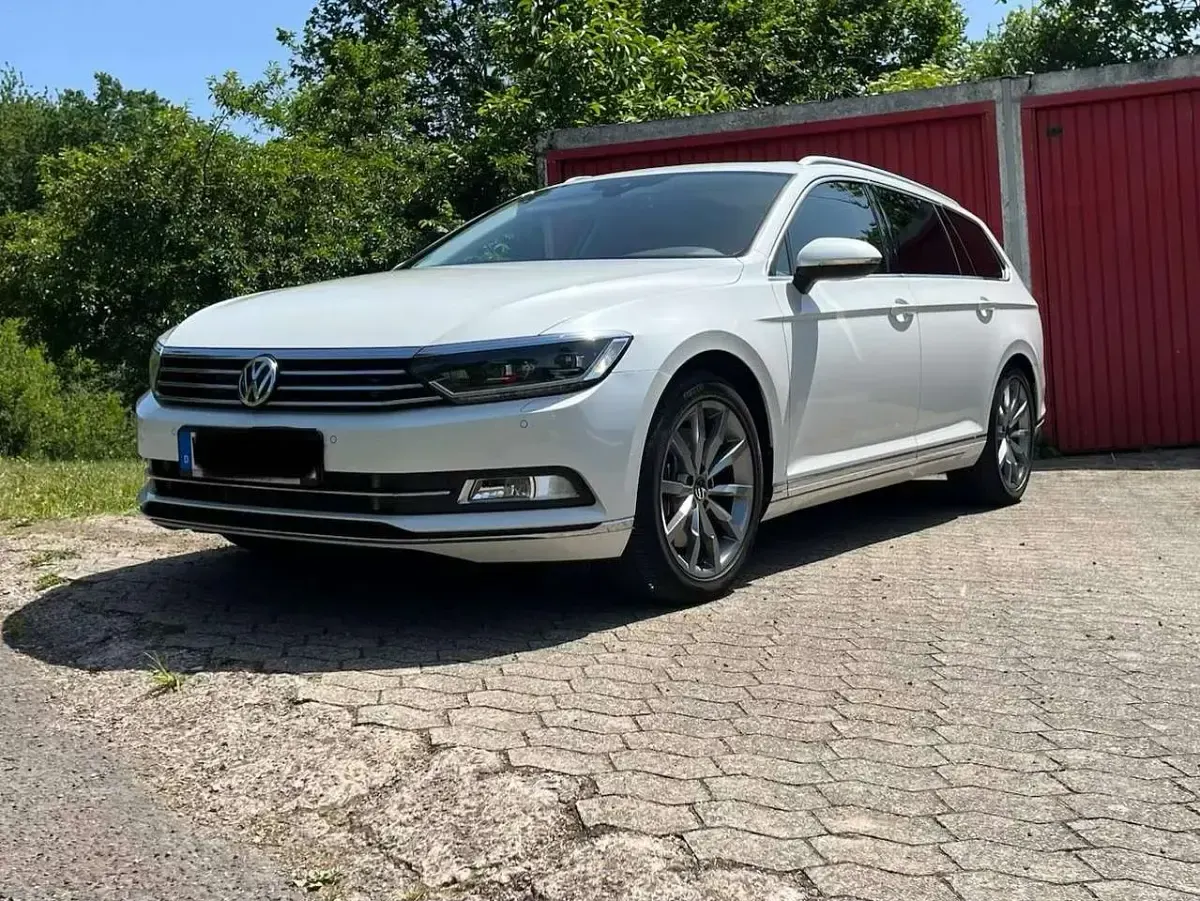 Gebraucht VW Passat Highline 240 PS (176 kW) 2019 Weiß Kombi