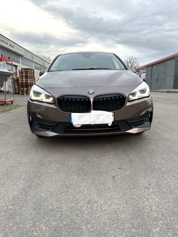 Gelb Gebraucht 2018 BMW 218 Advantage Kombi | 17.499 € (Fairer Preis) - Bild 1/4