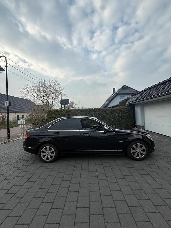 Gebraucht Mercedes C200 184 PS (135 kW) 2009 Schwarz Limousine