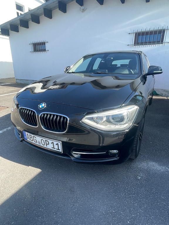 Schwarz Gebraucht 2011 BMW 118 Sport Line Kleinwagen | 5.499 € (Superpreis) - Bild 1/4