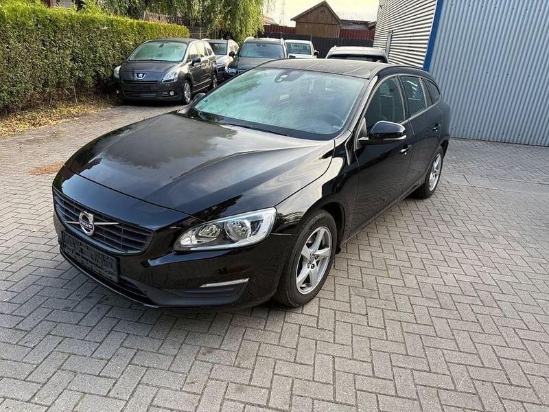 Schwarz Gebraucht 2017 Volvo V60 Kinetic Kombi | 8.950 € (Fairer Preis) - Bild 1/4