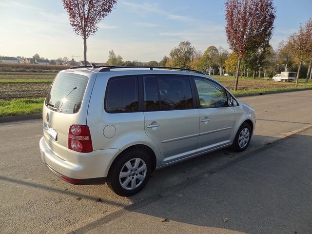 Gebraucht VW Touran 143 PS (105 kW) 2008 Silber metallic Van / Kleinbus