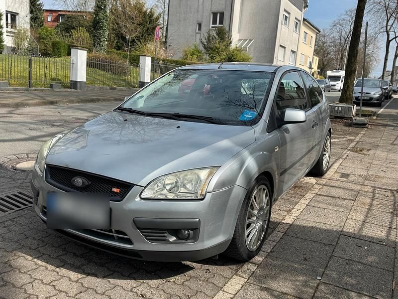Second-hand Ford Focus 101 CP (74 kW) 2005 Argintiu Coupe