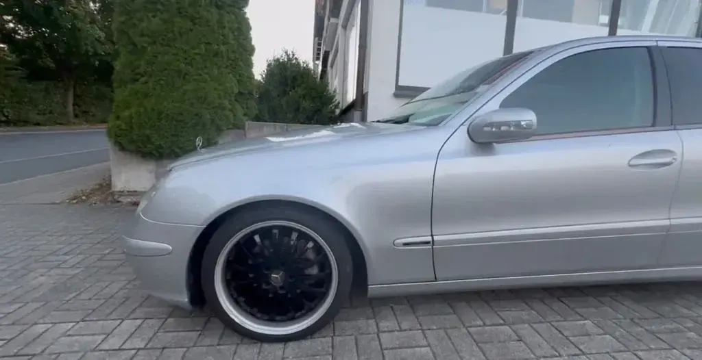 Gebraucht Mercedes E200 Classic 163 PS (119 kW) 2003 Silber Limousine