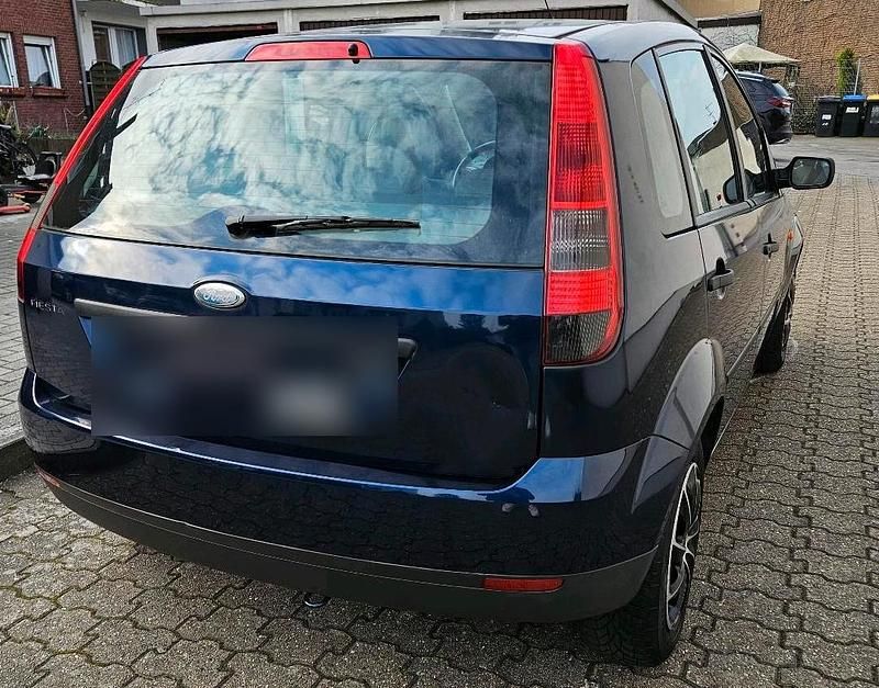 Gebraucht Ford Fiesta 80 PS (58 kW) 2003 Blau Kleinwagen