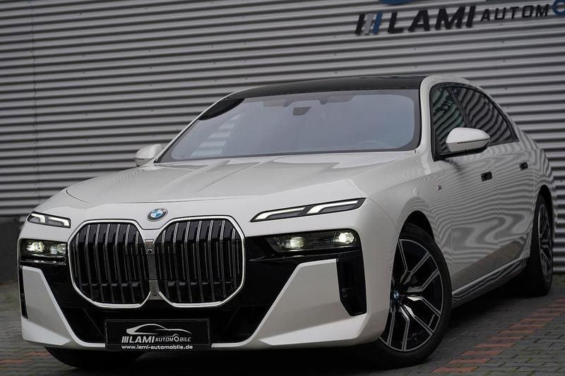 Weiß Gebraucht 2024 BMW 740 M Sport Limousine | 91.999 € (Superpreis) - Bild 1/4