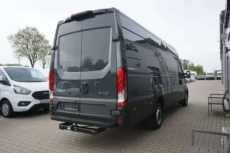 Gebraucht Iveco Daily 175 PS (128 kW) 2023 Grau Van / Kleinbus