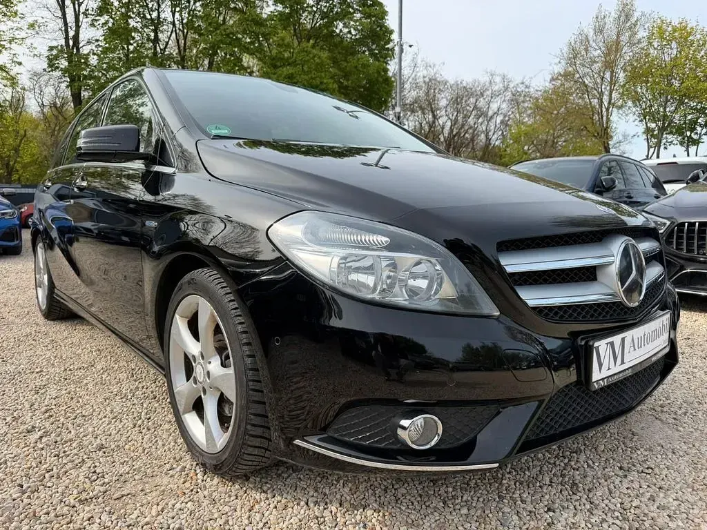 Second-hand Mercedes B200 156 CP (114 kW) 2012 Negru Monovolum