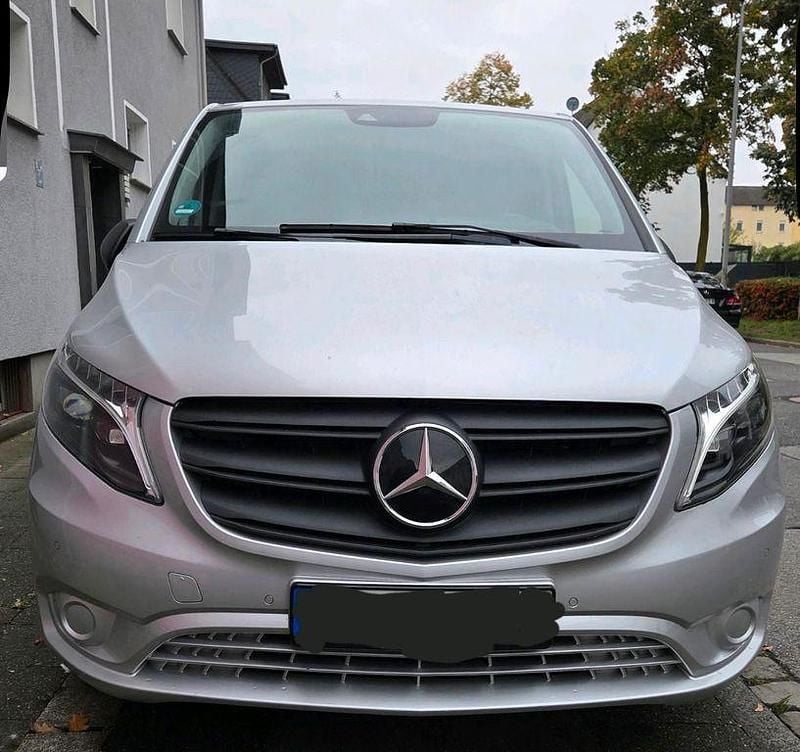 Silber Gebraucht 2023 Mercedes Vito Kombi | 29.900 € (Superpreis) - Bild 1/2