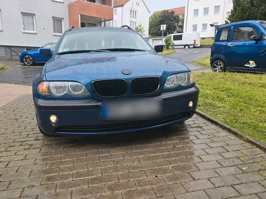 Gebraucht BMW 320 170 PS (125 kW) 2002 Blau Kombi