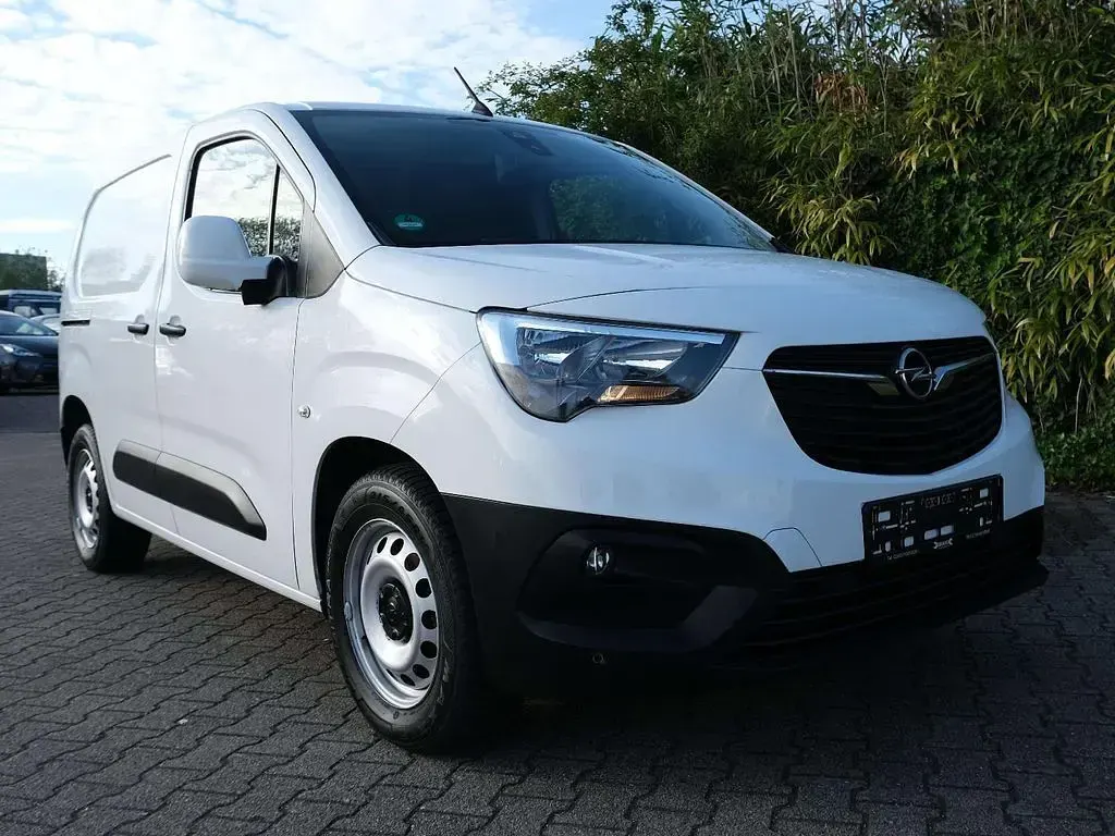 Gebraucht Opel Combo Edition 102 PS (75 kW) 2020 Jade weiss/arktis weiss Van / Kleinbus