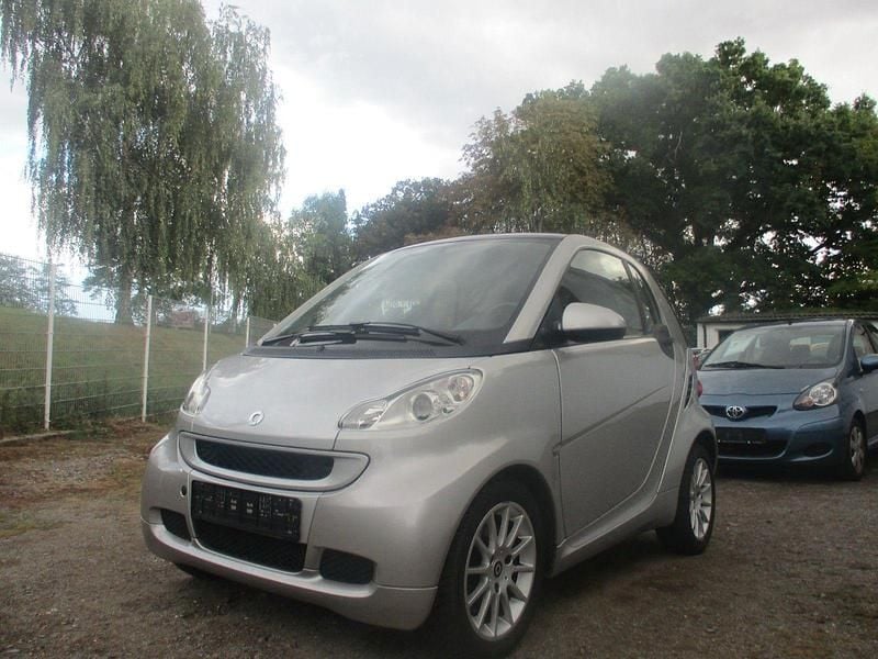 Grau Gebraucht 2011 Smart ForTwo Coupé Coupé | 5.800 € (Fairer Preis) - Bild 1/4