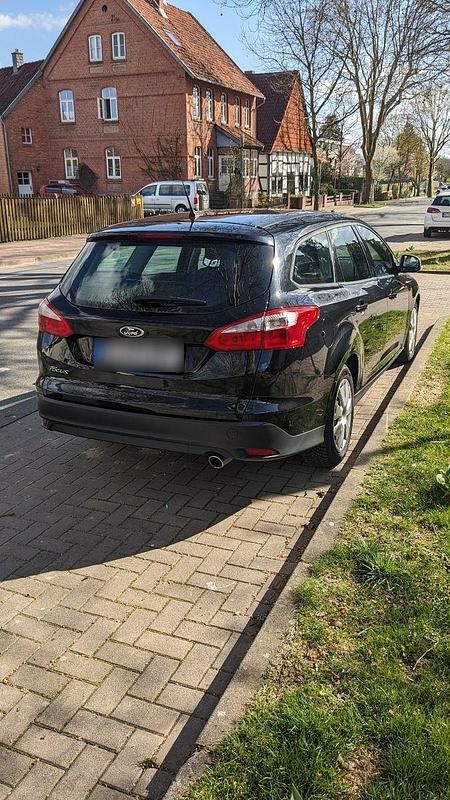 Gebraucht Ford Focus Trend 116 PS (85 kW) 2014 Schwarz Kombi