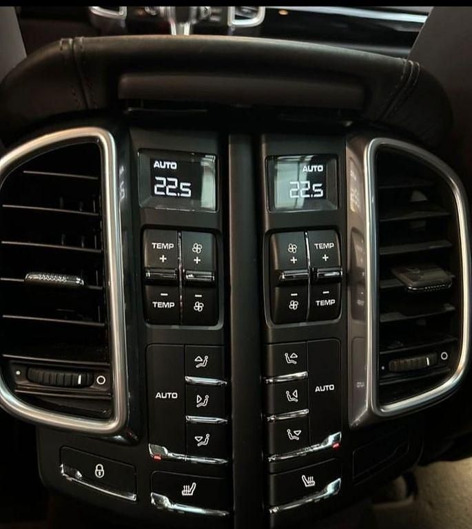 Gebraucht Porsche Cayenne GTS 420 PS (308 kW) 2014 Schwarz SUV