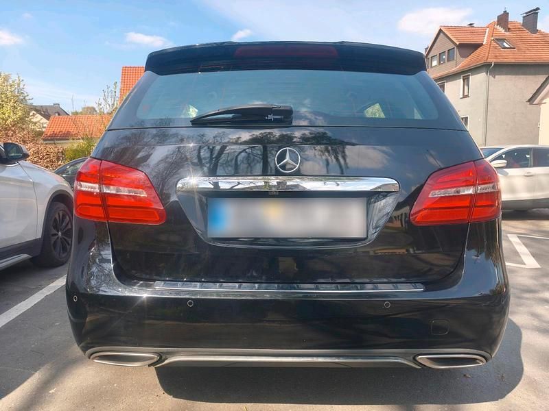 Gebraucht Mercedes B200 136 PS (100 kW) 2016 Schwarz Van / Kleinbus