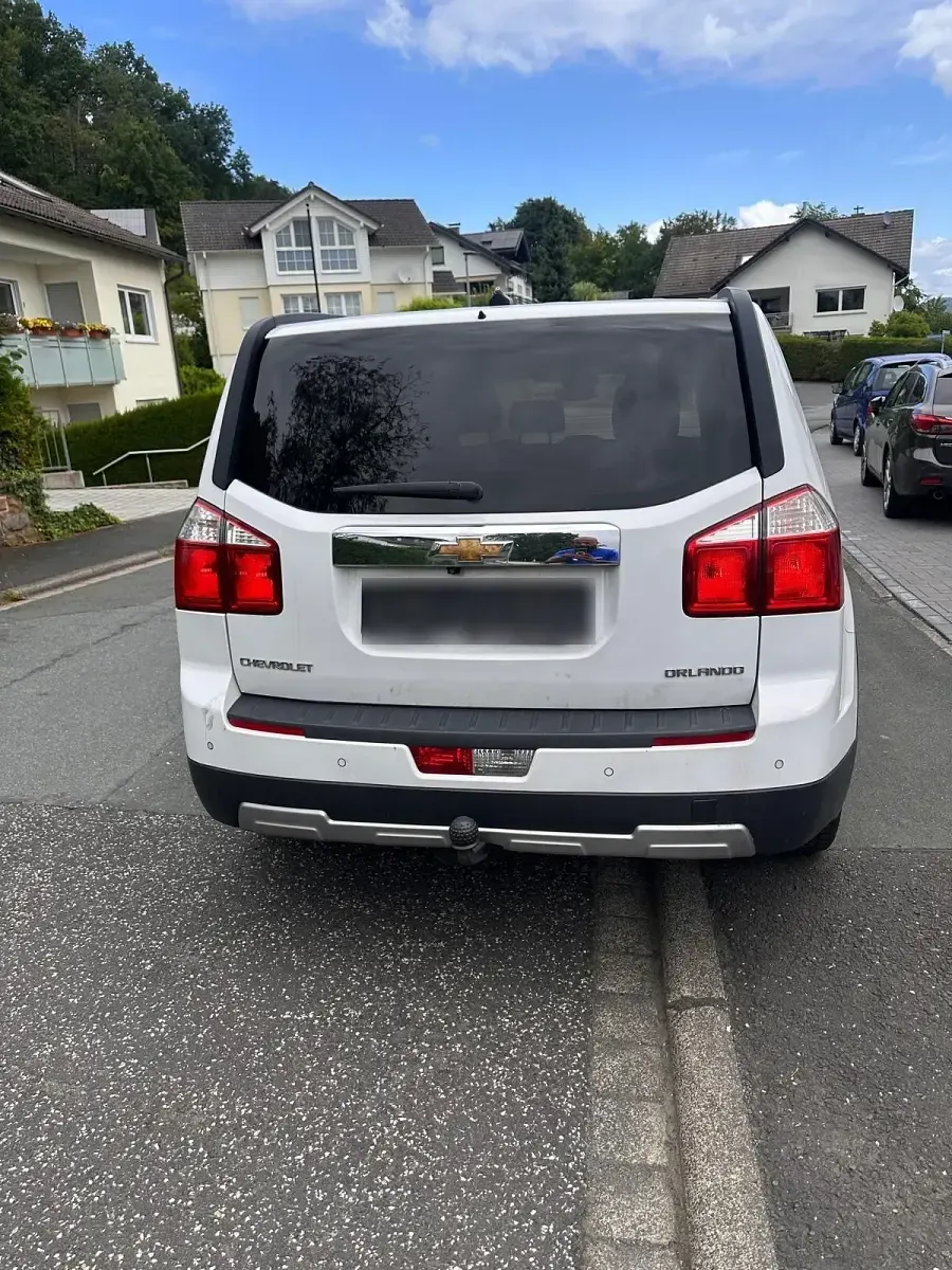 Gebraucht Chevrolet Orlando 163 PS (119 kW) 2013 Weiß Van / Kleinbus