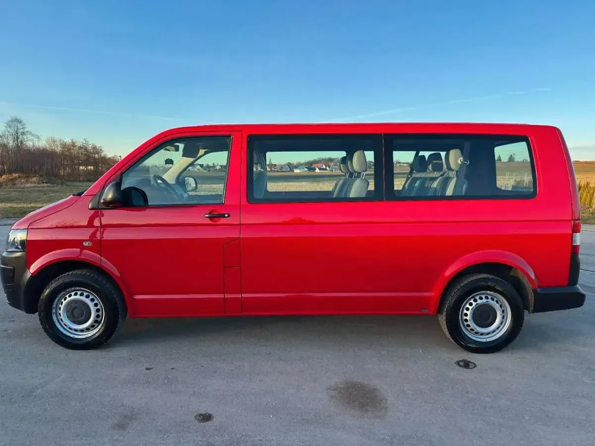 Second-hand VW Transporter 140 CP (102 kW) 2014 Roșu Van