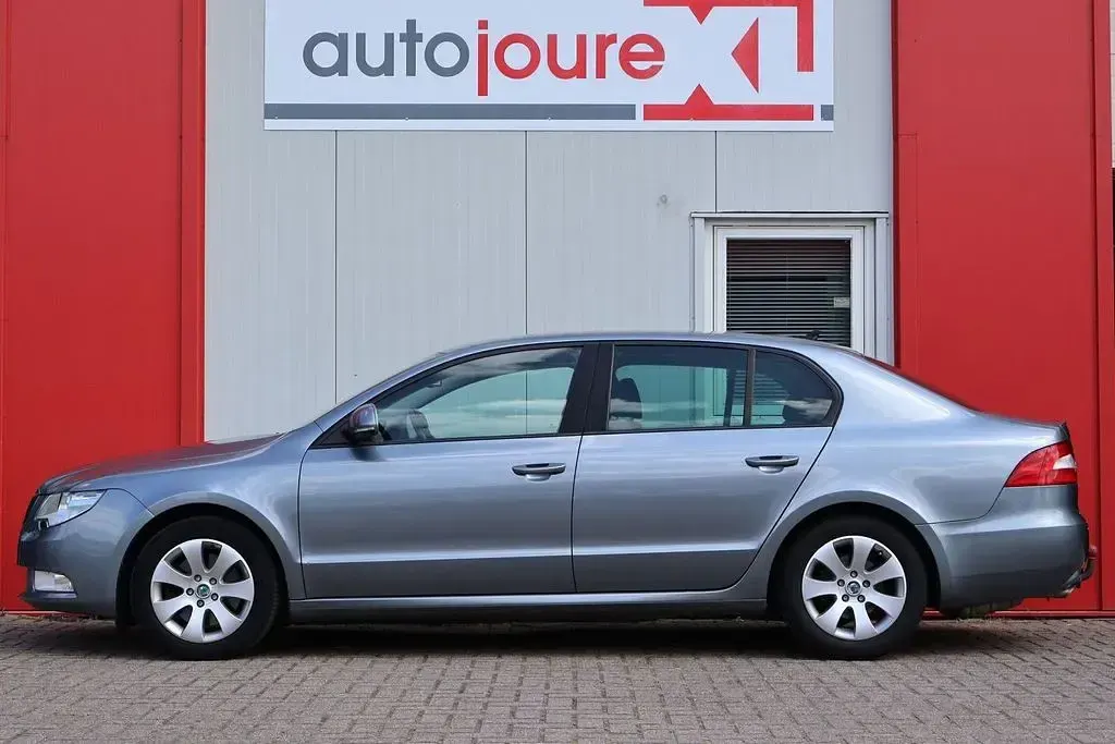 Gebraucht Skoda Superb Business Line 105 PS (77 kW) 2012 Grau Limousine