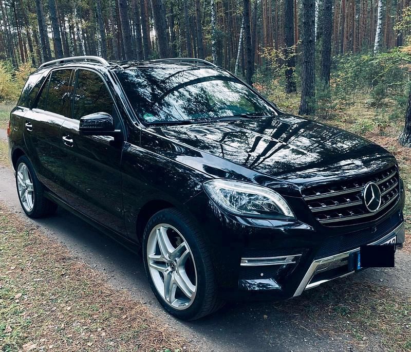Schwarz Gebraucht 2015 Mercedes ML350 AMG line SUV | 22.999 € (Fairer Preis) - Bild 1/4
