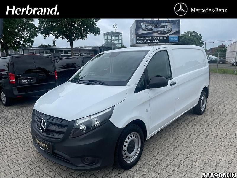 Weiß Gebraucht 2020 Mercedes Vito Van / Kleinbus | 17.838 € (Fairer Preis) - Bild 1/4