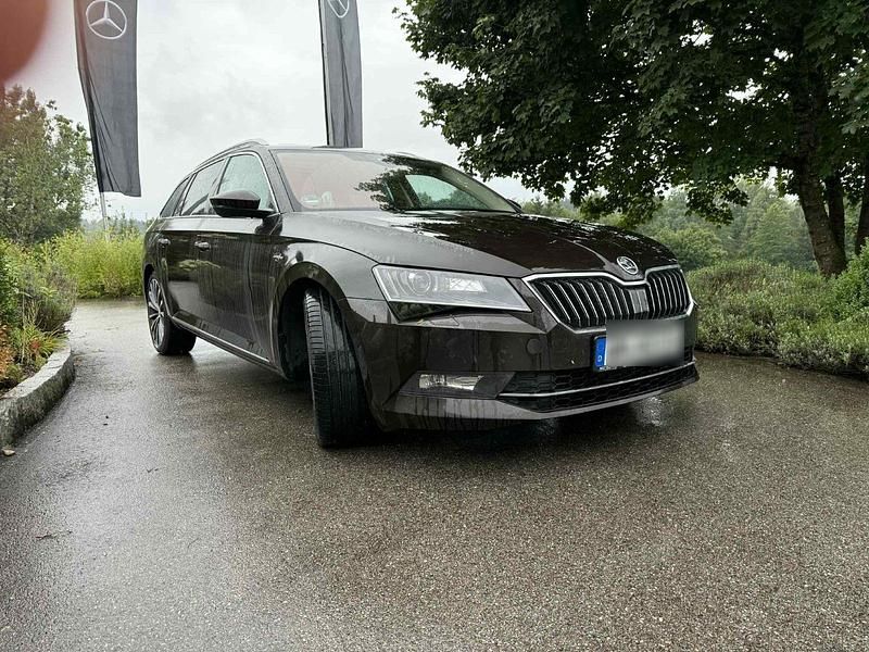 Gebraucht Skoda Superb Active 190 PS (139 kW) 2018 Braun Limousine