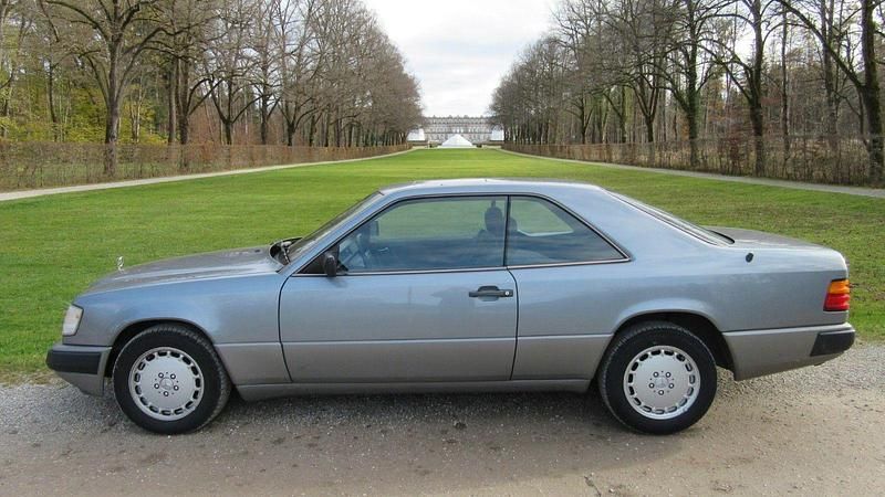 Second-hand Mercedes E300 179 CP (131 kW) 1988 Gri Coupe