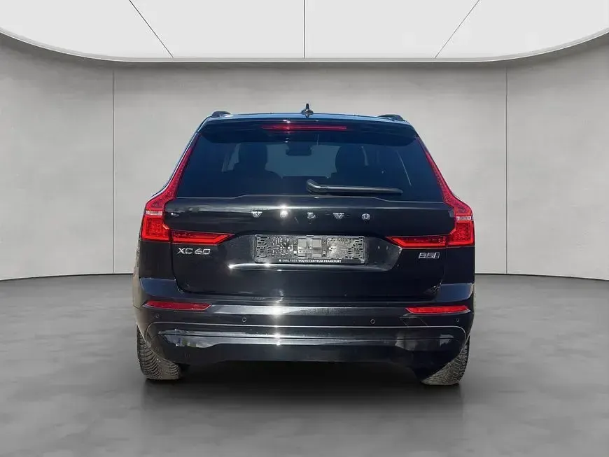 Gebraucht Volvo XC60 Core 250 PS (183 kW) 2024 Schwarz SUV