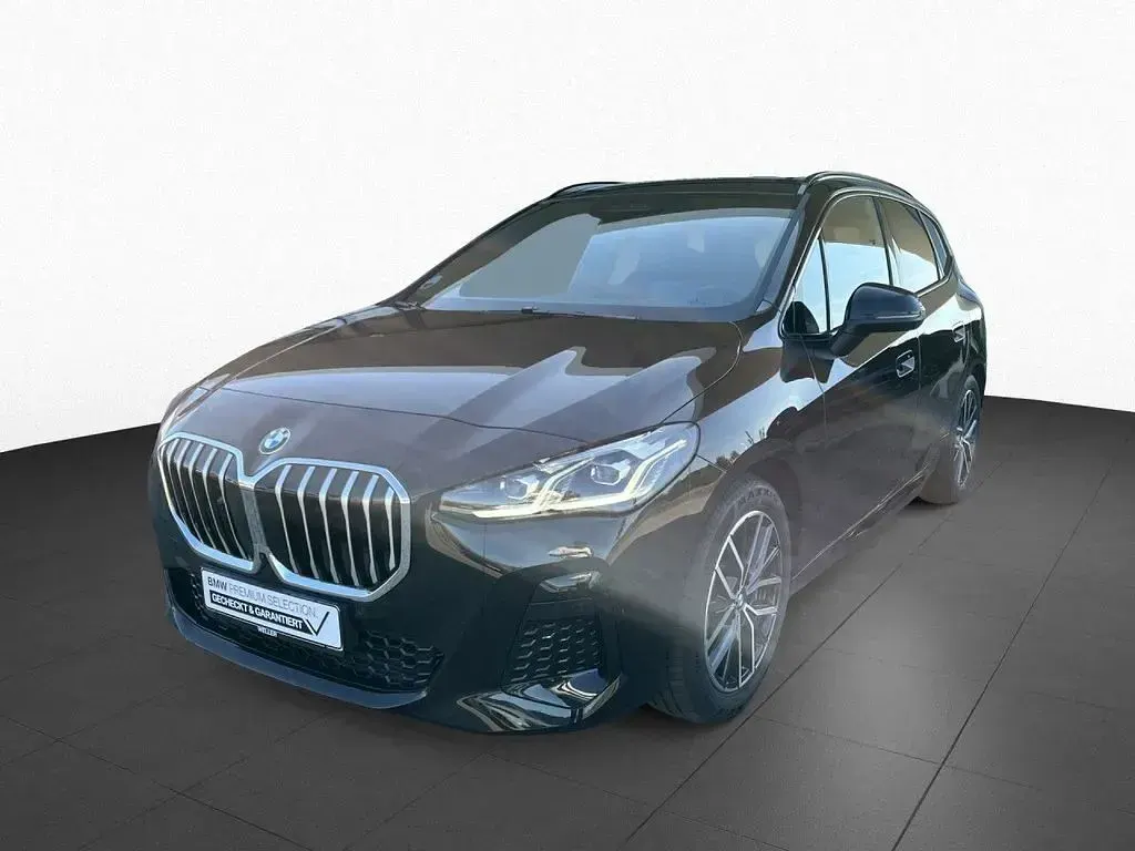 Gebraucht BMW 223 Active Tourer M Sport 204 PS (150 kW) 2026 Black sapphire (schwarz) Van / Kleinbus