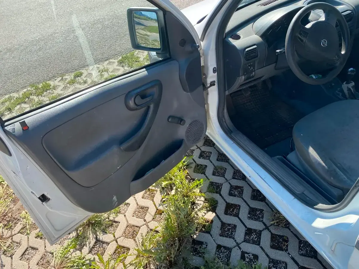 Gebraucht Opel Combo 65 PS (47 kW) 2004 Weiß Van / Kleinbus