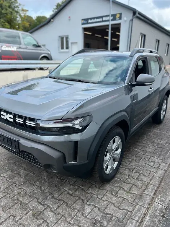 Neu Dacia Duster Journey 131 PS (96 kW) 2025 Grau SUV