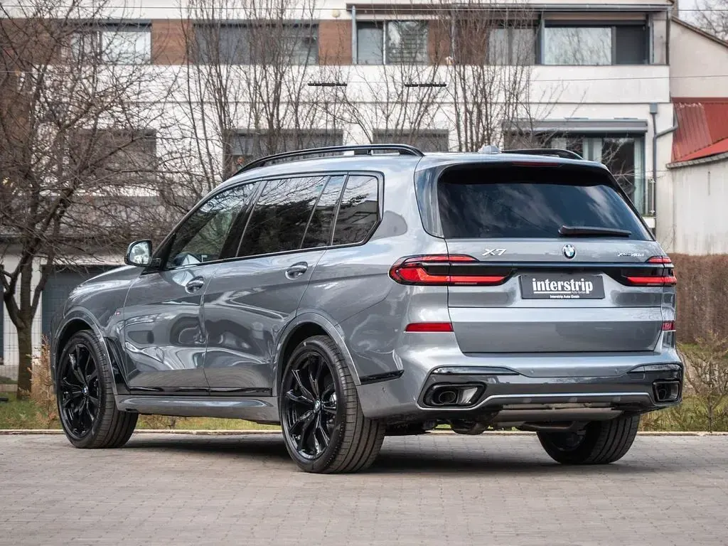 Gebraucht BMW X7 Sport Line 352 PS (258 kW) 2026 Grau SUV