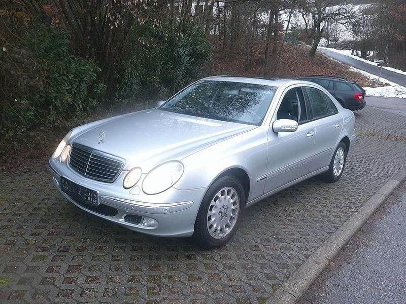 Gebraucht Mercedes E270 Elegance 177 PS (130 kW) 2002 Silber Limousine