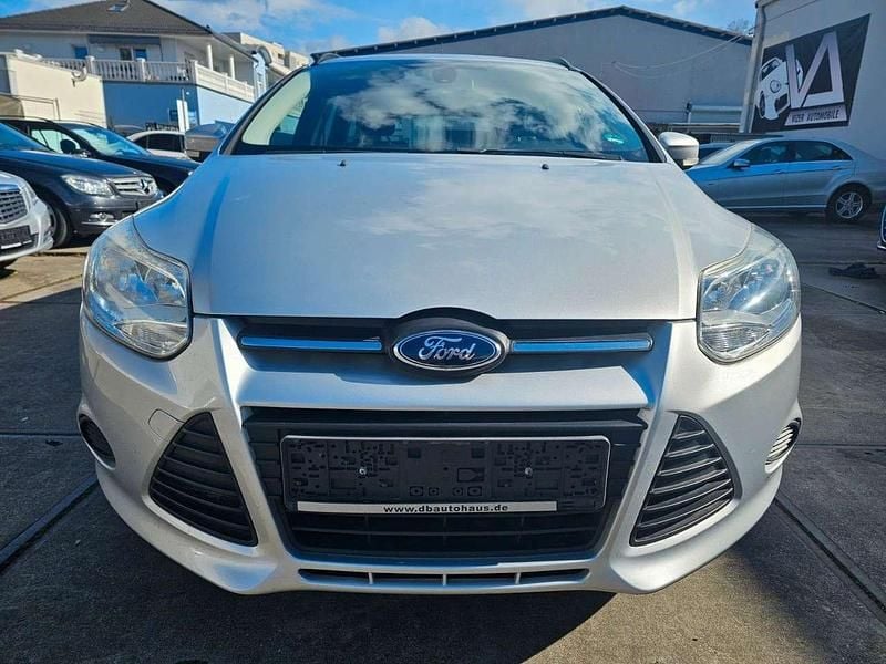 Gebraucht Ford Focus Trend 116 PS (85 kW) 2013 Polarsilber metallic Kombi
