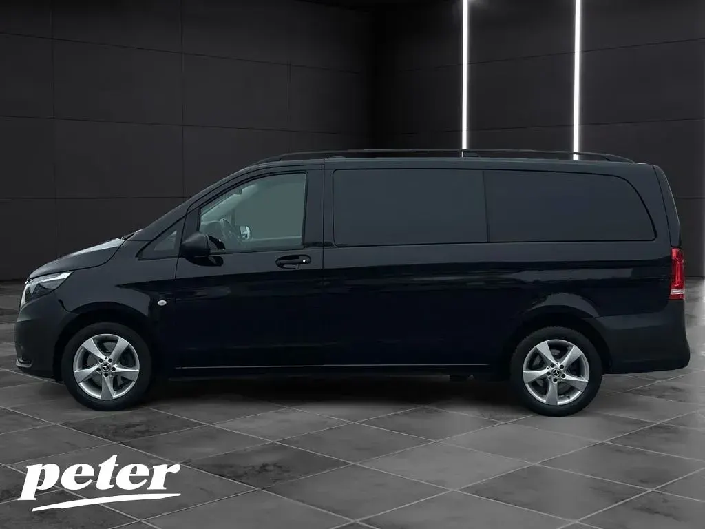 Gebraucht Mercedes Vito 190 PS (139 kW) 2024 Obsidianschwarz metallic Van