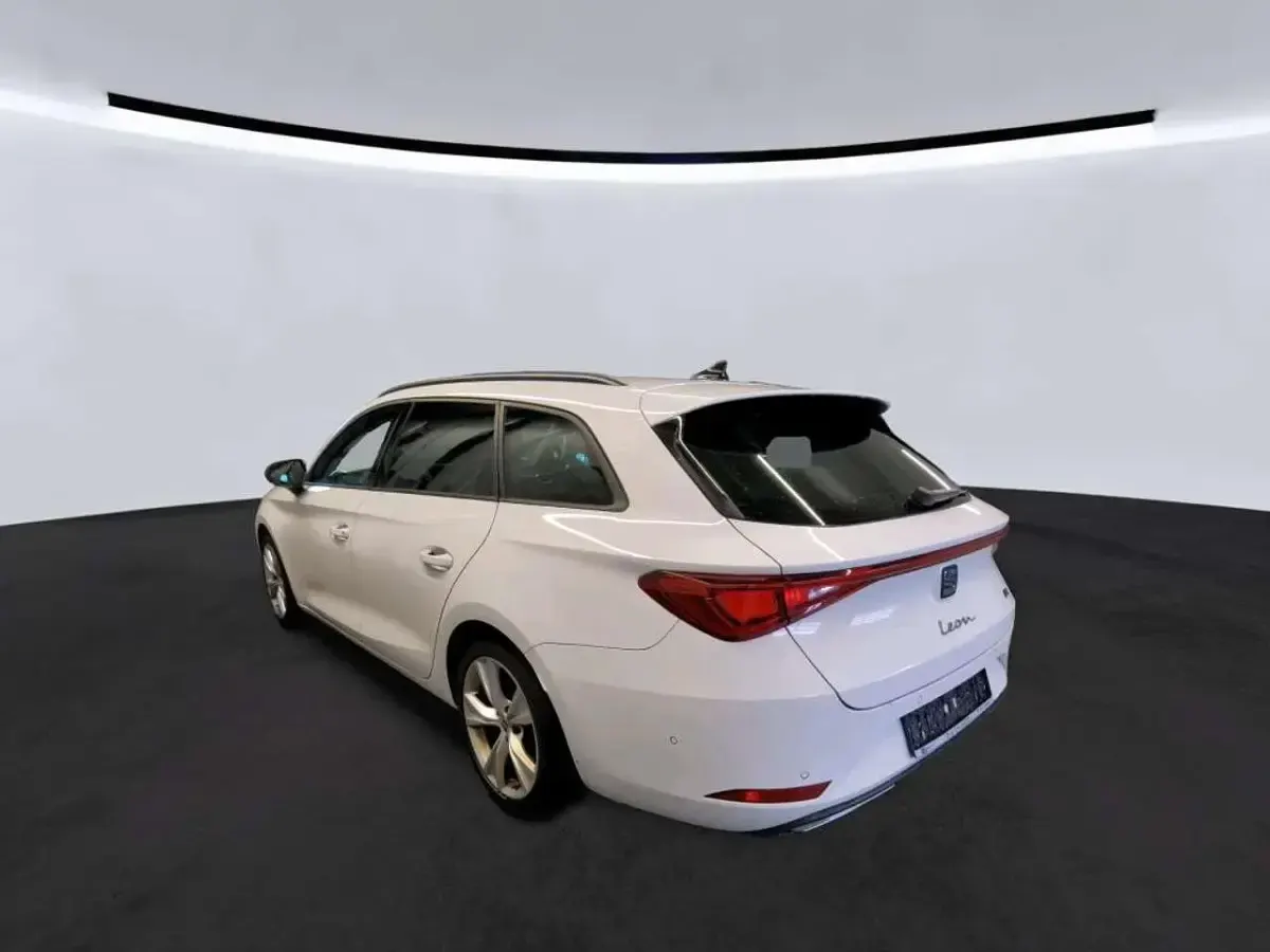 Gebraucht Seat Leon FR-Line 150 PS (110 kW) 2023 "candy" weiss Kombi