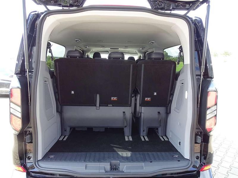 Gebraucht Ford Tourneo Titanium 150 PS (110 kW) 2024 Agateblack Van / Kleinbus
