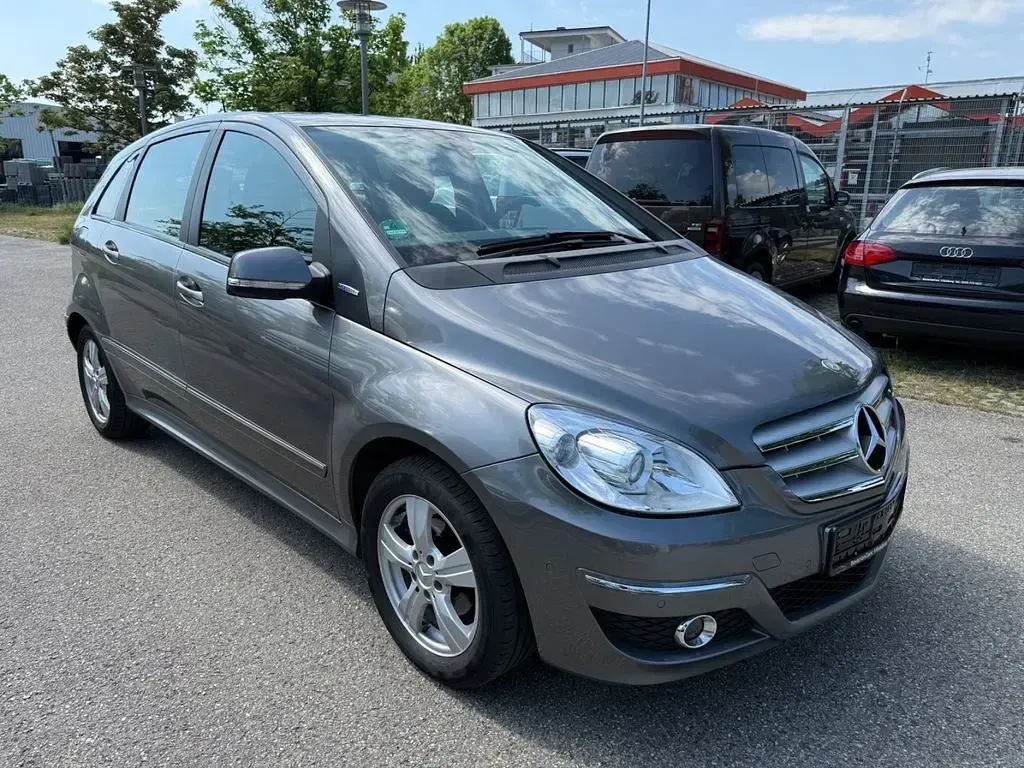Gebraucht Mercedes B180 116 PS (85 kW) 2011 Grau Kleinwagen