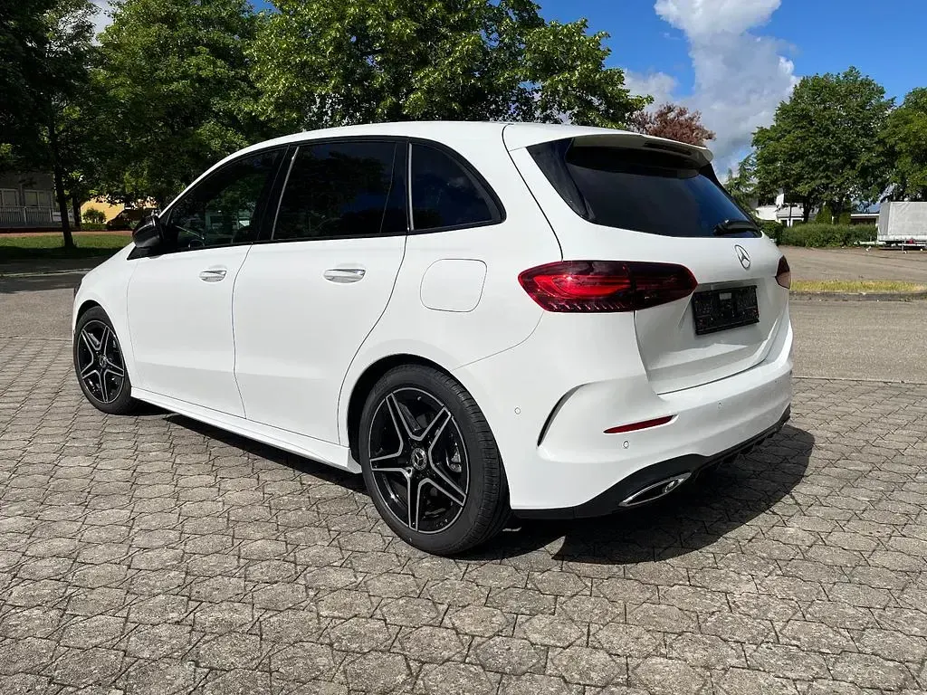 Gebraucht Mercedes B200 AMG line 163 PS (119 kW) 2024 Weiß Kleinwagen