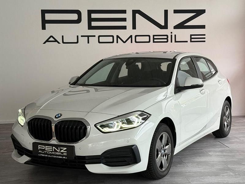 Weiß Gebraucht 2021 BMW 118 Advantage Kleinwagen | 17.190 € (Fairer Preis) - Bild 1/4