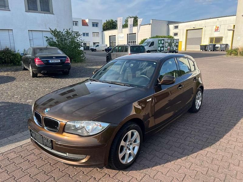 Braun Gebraucht 2010 BMW 116 Lifestyle Kleinwagen | 2.500 € (Fairer Preis) - Bild 1/4