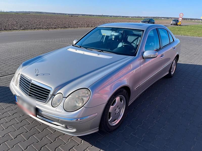 Grau Gebraucht 2002 Mercedes E270 Limousine | 4.999 € (Teuer) - Bild 1/4