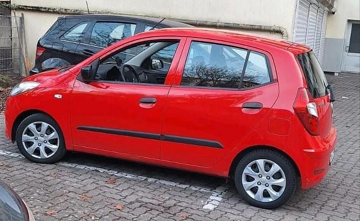 Gebraucht Hyundai i10 69 PS (50 kW) 2012 Rot Kleinwagen