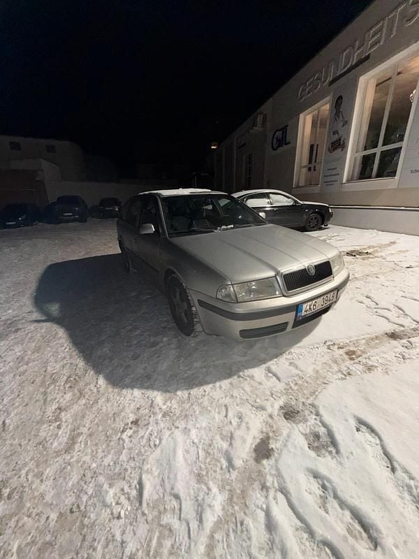 Silber Gebraucht 2000 Skoda Octavia Kombi | 750 € (Superpreis) - Bild 1/4