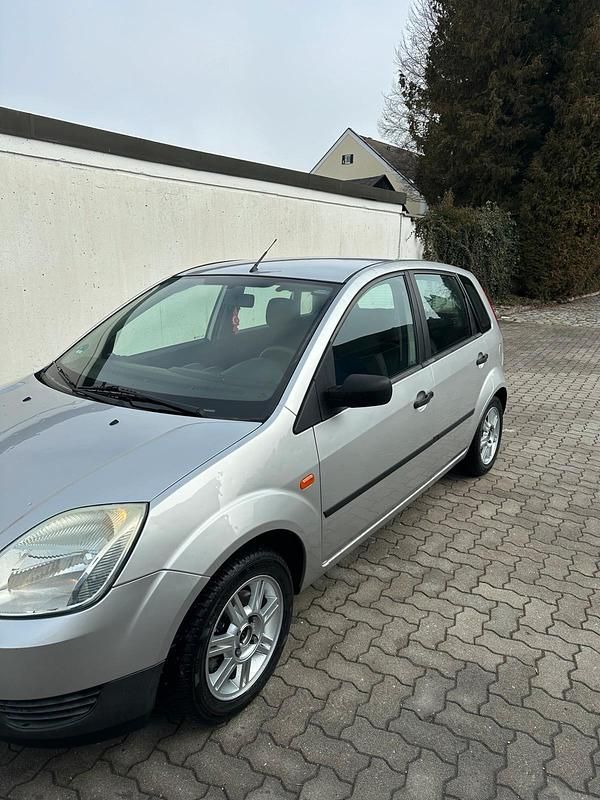 Gebraucht Ford Fiesta 2004 Silber Kleinwagen