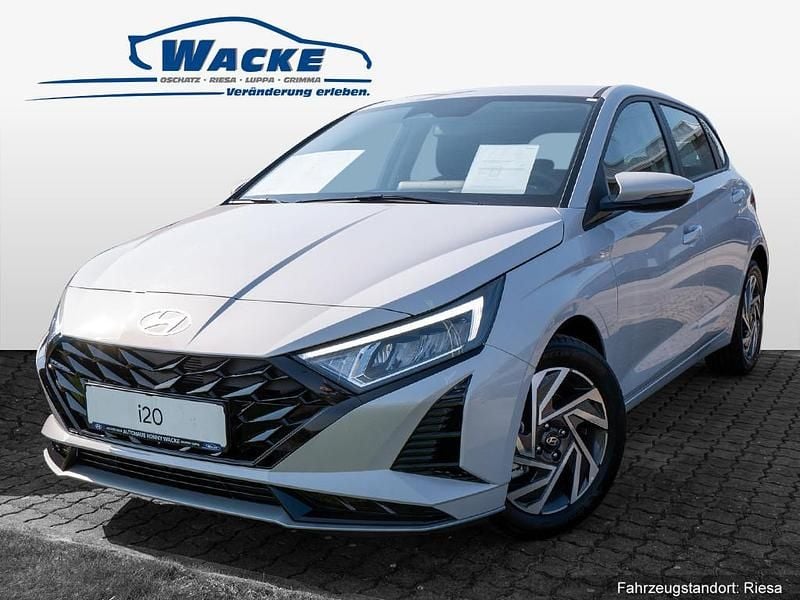 Farbe: hellgrau Gebraucht 2024 Hyundai i20 Trend Limousine | 19.970 € (Fairer Preis) - Bild 1/4