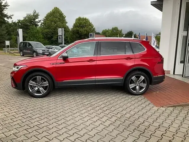 Gebraucht VW Tiguan Allspace Elegance 200 PS (147 kW) 2022 Rot SUV