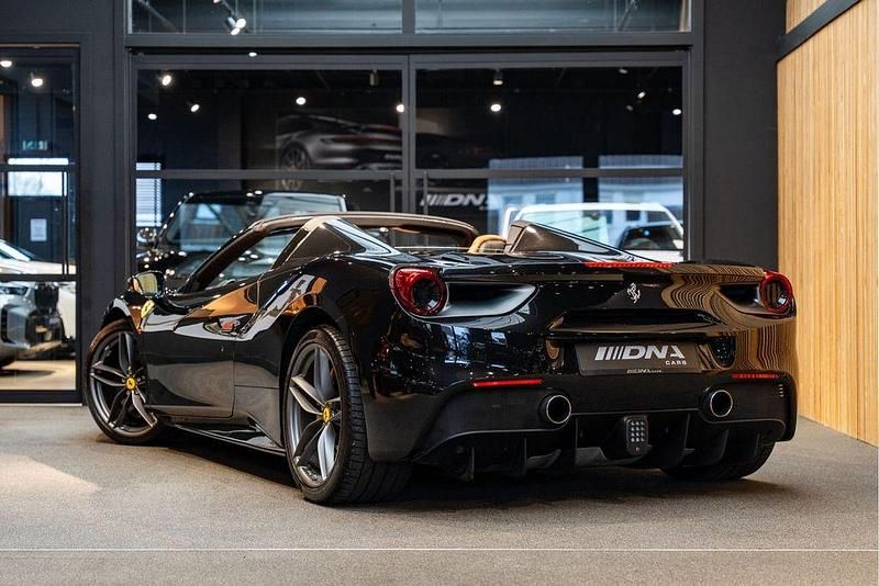 Gebraucht Ferrari 488 669 PS (492 kW) 2017 Schwarz Cabrio