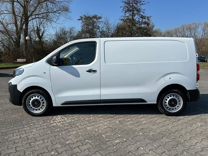 Gebraucht Opel Vivaro 144 PS (105 kW) 2024 Kaolin weiß Van / Kleinbus